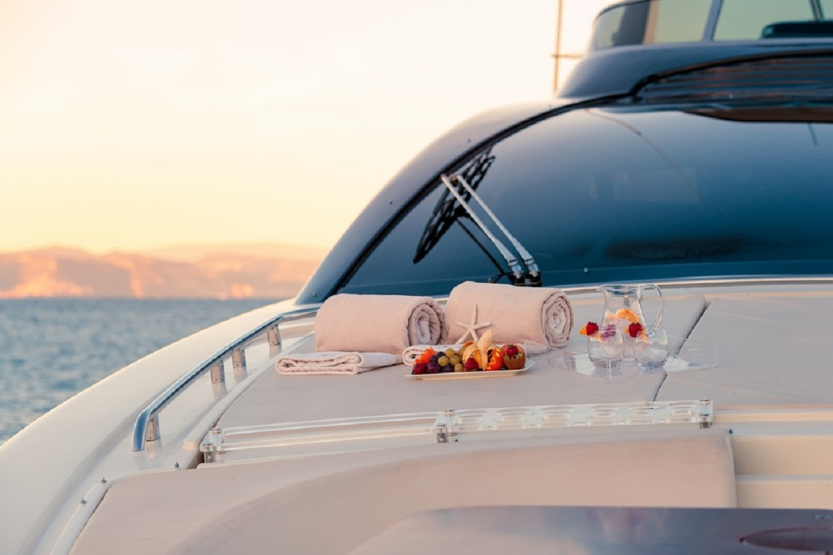 Yacht excursion in Barcelona. Crewed yacht charter in Barcelona. Motor Yacht excursion in Barcelona